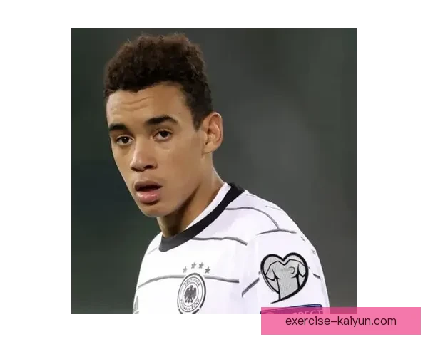 Musiala 持续提升学业水平与足球技能并存，展现出卓越的时间管理能力。